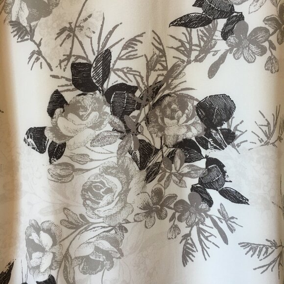 RW&CO. Black and White Rose Floral Print Sleeveless Bilayer Blouse - Picture 6 of 15